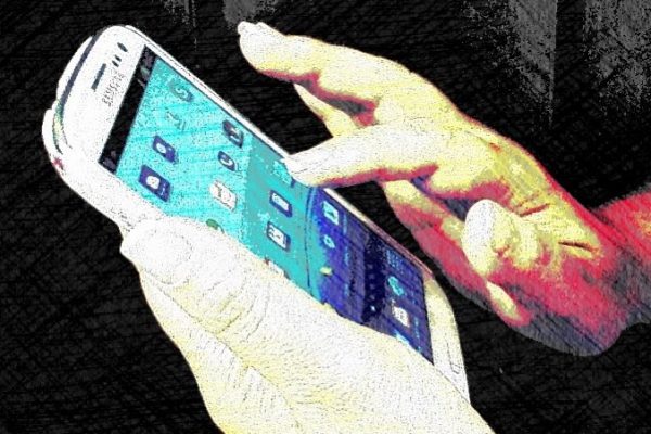COVID-19: Progress on cell phone tracking, but concerns remain