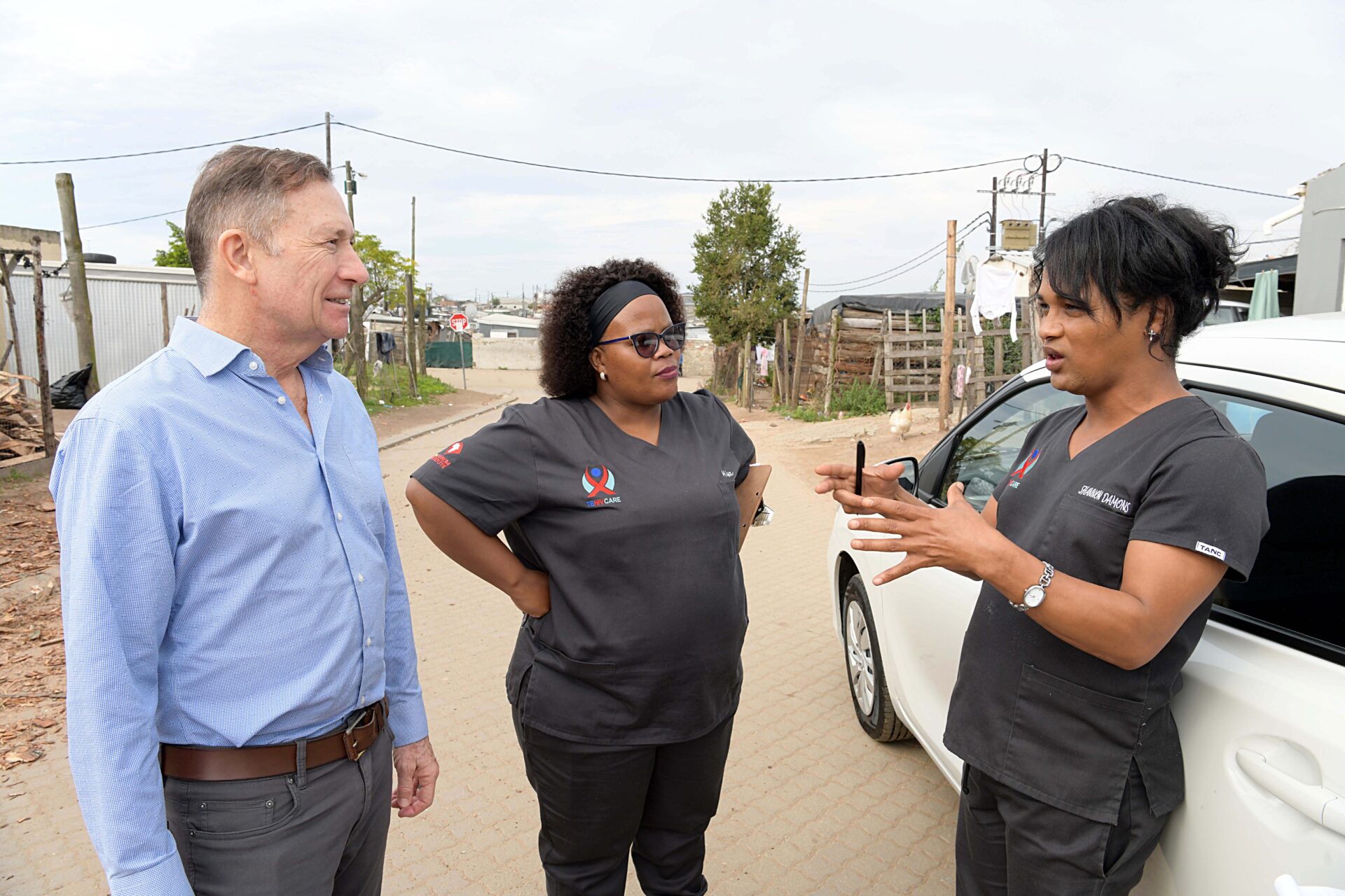 Professor Harry Hausler chats with Ncumisa Nkonjane and Shannon Damons during an outreach in George’s Thembalethu township.